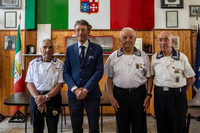 Bussole, fari, cartine, modellini: nel Porto un'antica associazione ha creato il "museo del mare"